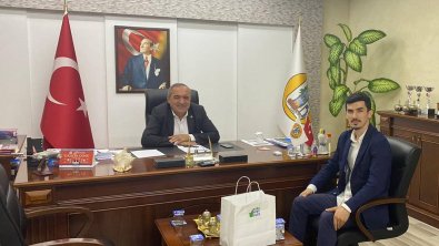 Ak Parti Sultangazi İlçe Başkan Yardımcısı Hayri Özkardeş'ten Başkanımıza Ziyaret
