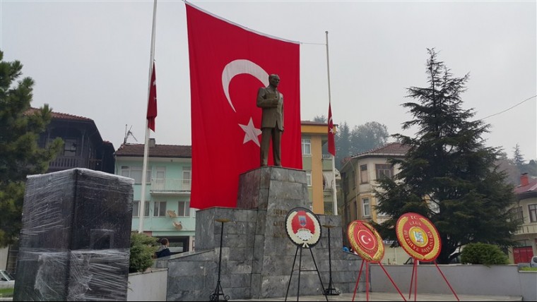 10 Kasım Atatürk'ü anma töreni