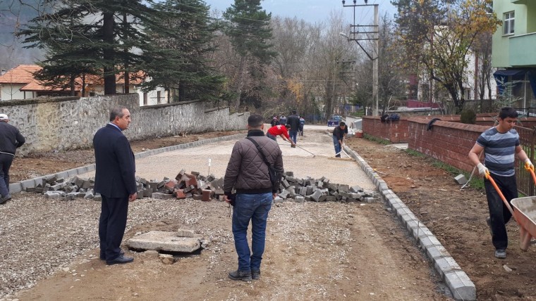 Başkanımız devam eden yol çalışmalarını inceledi