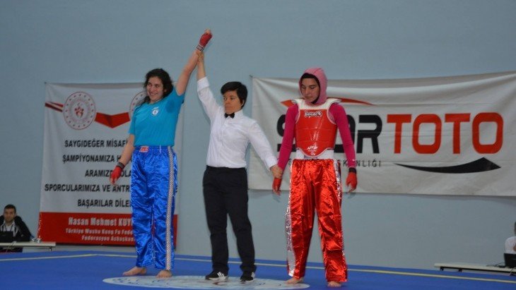 Özlem BAL-Üniversiteler arası Wushu Şampiyonasında Türkiye 1.si oldu