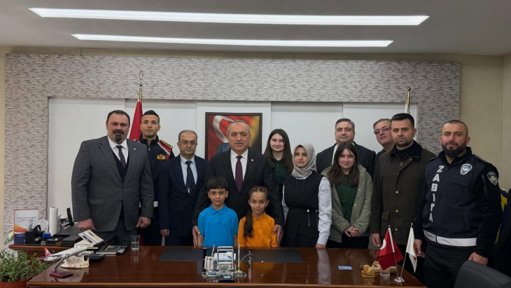 23 Nisan’da Koltuk Miniklere Emanet!