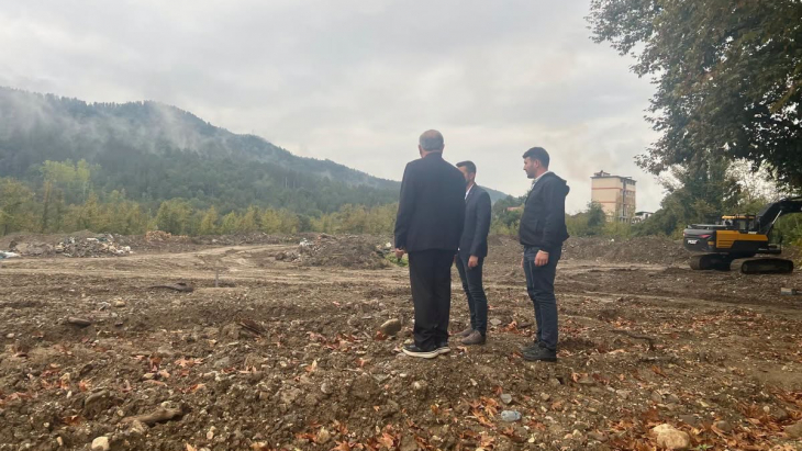 Belediye Başkanımız Sayın Hasan Hüseyin Uzun, Fen İşleri Müdürümüz Sayın Abdülkadir Oğuz ile birlikte ilçemizde devam eden çalışmalar ve planlanan projelere ilişkin saha incelemelerinde bulundu.