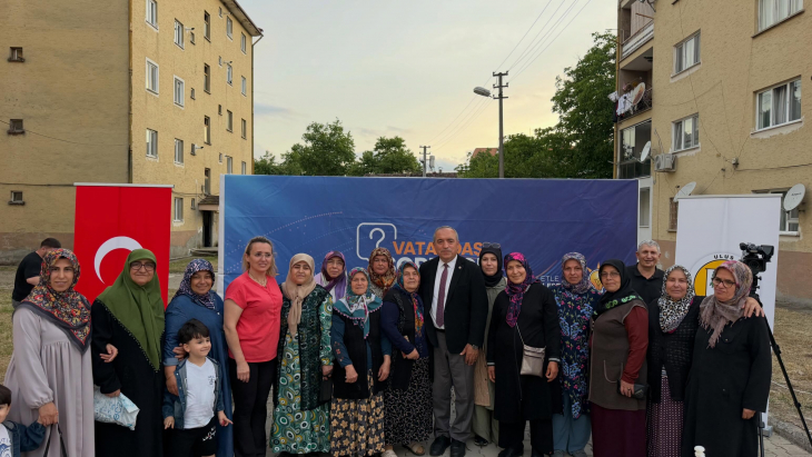 Belediye Başkanımız Sayın Hasan Hüseyin Uzun, “Vatandaş Soruyor, Başkan Cevaplıyor” programı kapsamında Kaldırım Mahallesi Afet Evlerinde vatandaşlarımızla bir araya geldi.