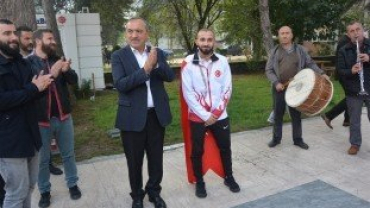Avrupa 2. olan Çınar Spor güreşcimiz Murat OLUKMAN ı karşıladık